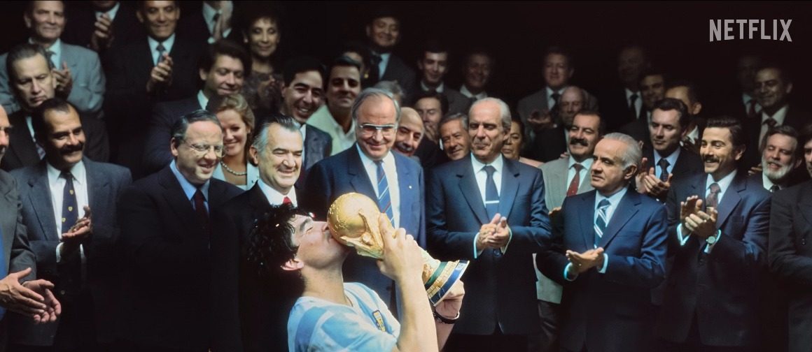Maradona levantando copa de México 86