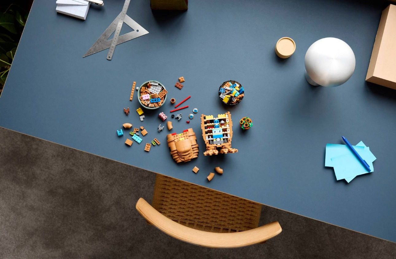 Furniture, Table, Pen