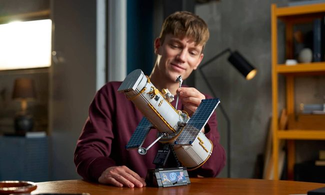 Lego Hubble