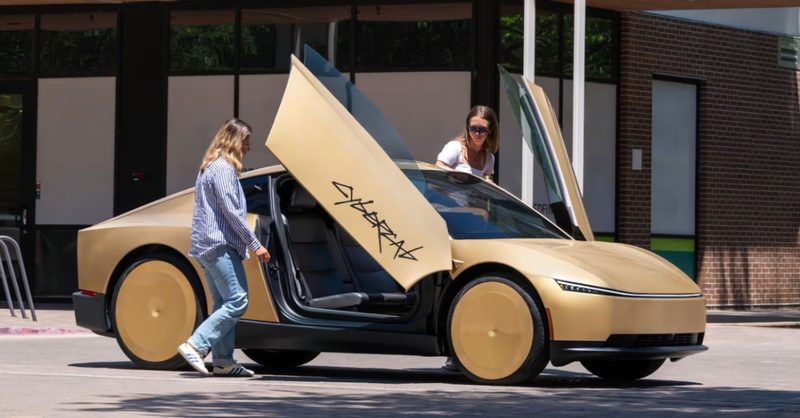 Tesla Cybercab: sin volante, sin niños chicos y con fallas que nadie esperaba