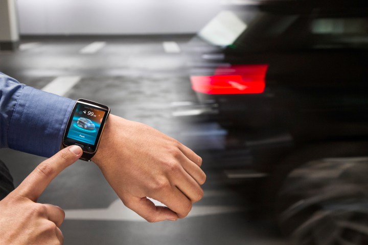 bmw presentara su automovil que aparca con una orden desde el smartwatch p90170870 highres