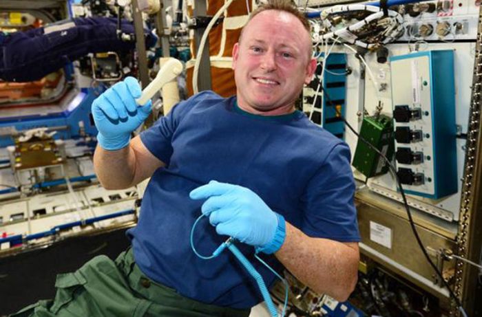 astronautas reciben herramienta por correo electronico tripulacion impresora especialmente nasa lncima20141222 0021 31