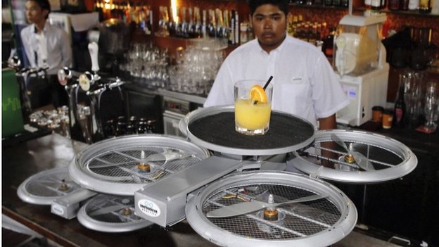 un restaurante en singapur estrenara meseros voladores 80827699 80827692