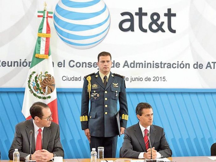 att anuncio que invertira 3 000 millones de dolares para modernizar la red celular mexicana reunion