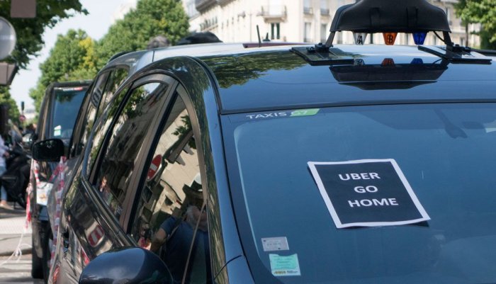 arrestan dos directivos de uber en francia
