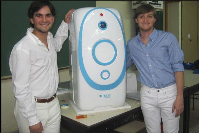 dos estudiantes universitarios argentinos disenaron un lavarropas que funciona sin agua nimbus