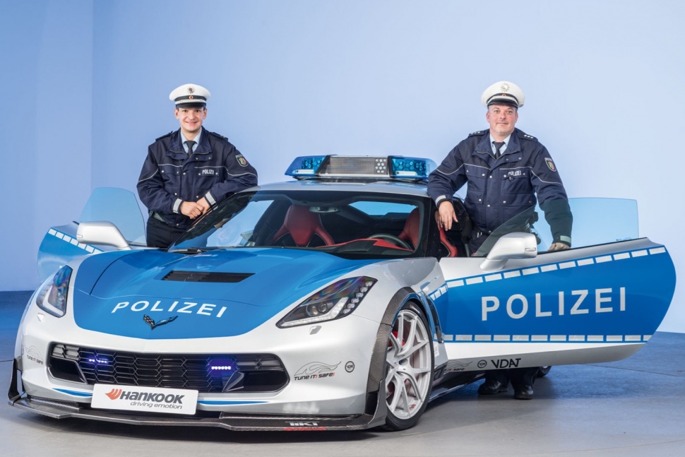 auto policia alemana corvette stingray 03
