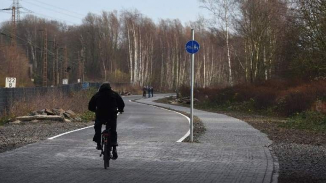 alemania autopista bicicletas bicycle autobahn 640x0