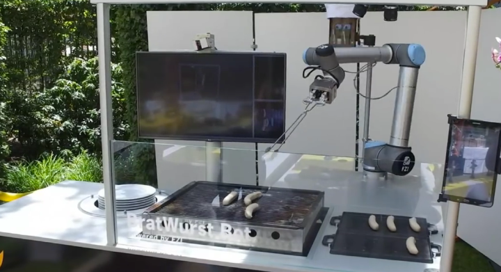 bratwurst bot el robot que cocina y sirve salchichas captura de pantalla 2016 07 28 a las 16 24 50