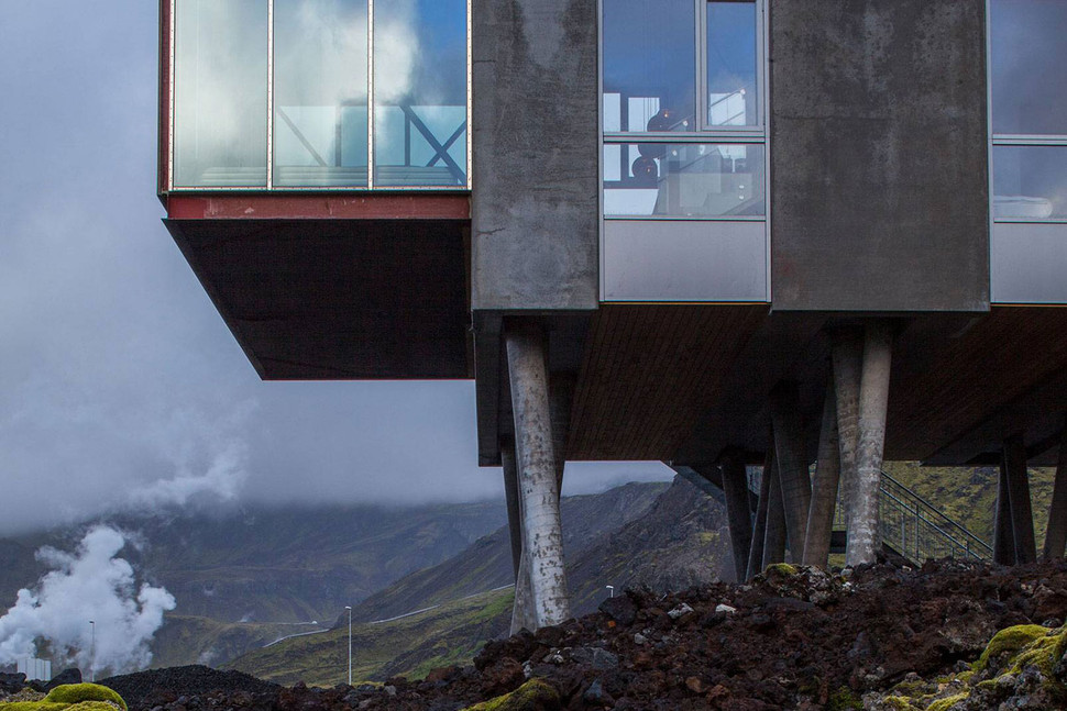 dormir junto a un volcan es posible en este hotel de islandia ion adventure 0015 970x647 c