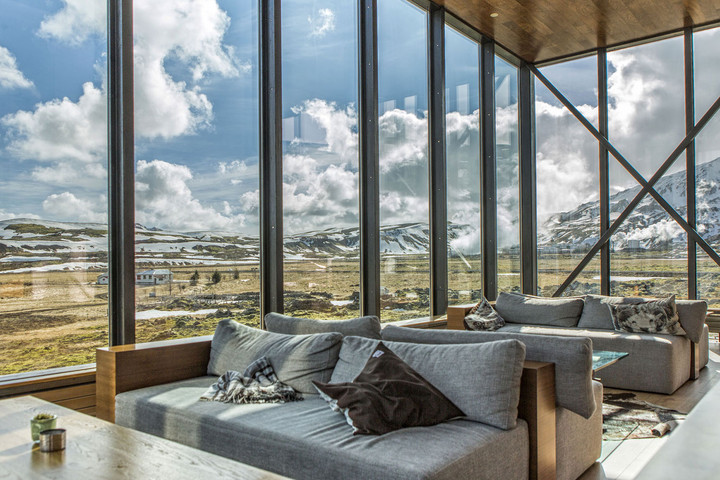 dormir junto a un volcan es posible en este hotel de islandia ion adventure 0016 720x720
