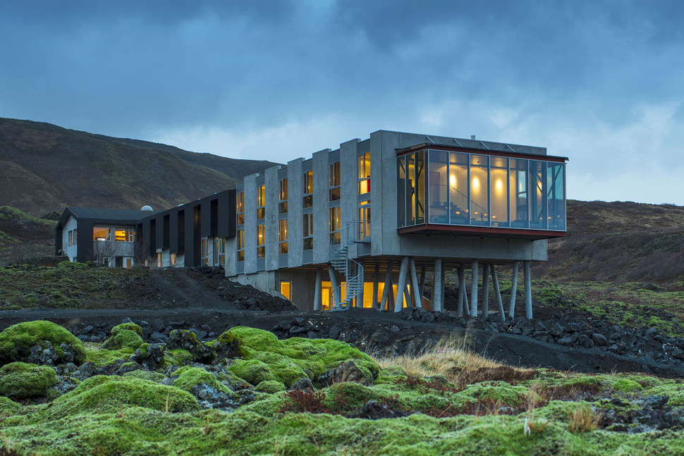 dormir junto a un volcan es posible en este hotel de islandia ion adventure 005 970x647 c
