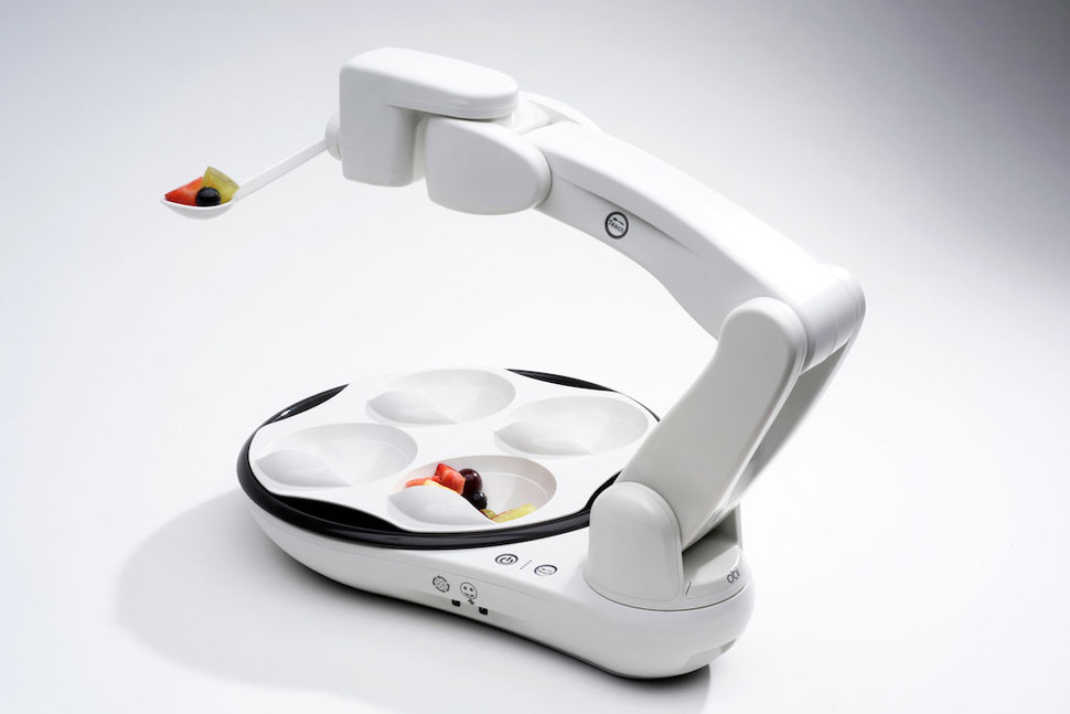 obi es un robot que alimenta a la gente con discapacidad 4 970x647 c