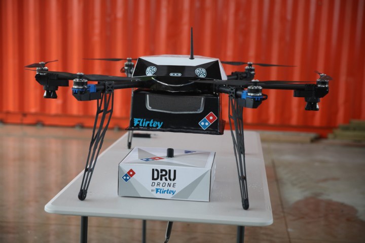 dominos utilizara drones nueva zelanda flirtey pizza drone delivery 1200x0