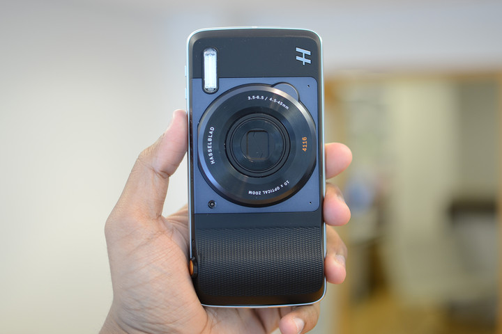 llega moto z play hasselblad droid and mod hands on 4 720x480 c