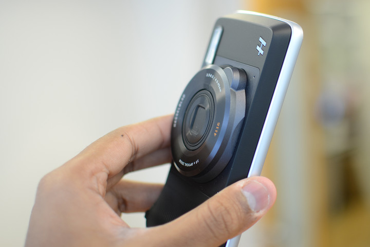 llega moto z play hasselblad droid and mod hands on 5 720x480 c