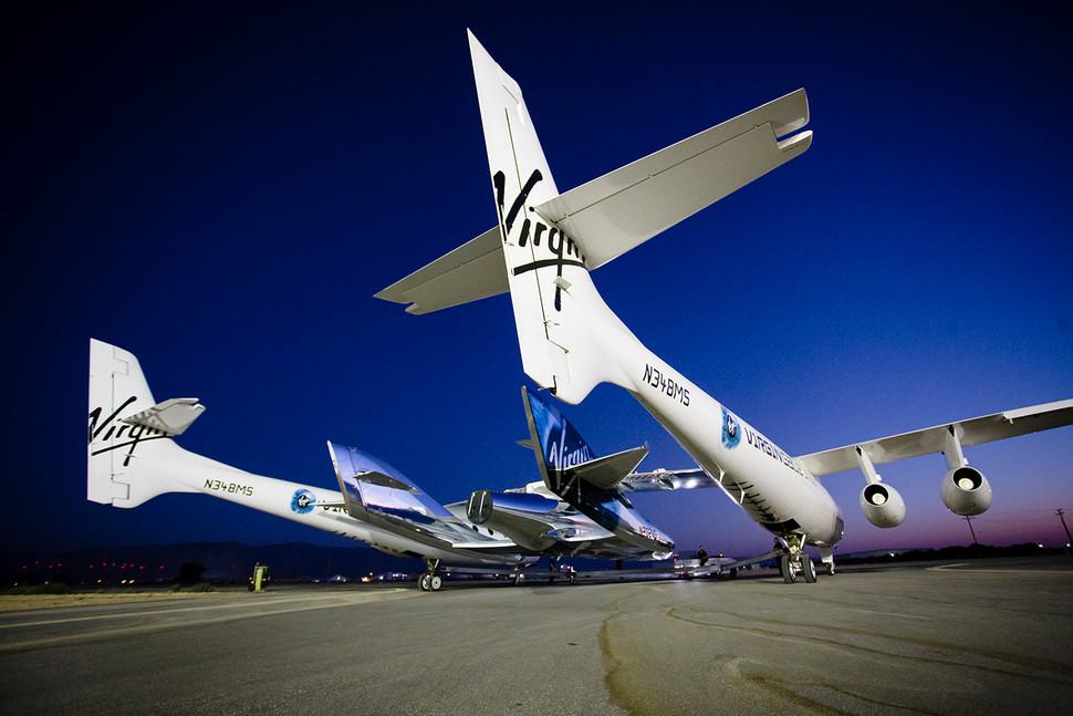virgin galactic vuelve volar unity mothership eve vms mated to spaceship vss taxis out runway before taken the skies for firs