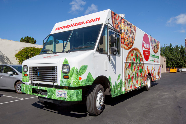 nuevos camiones de zume hacen pizzas durante el reparto zumepizza truck2 640x0