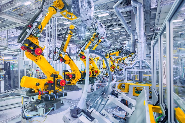 corea del sur quiere hacer mejores robots 52036540 robotic arms in a car plant 1200x0