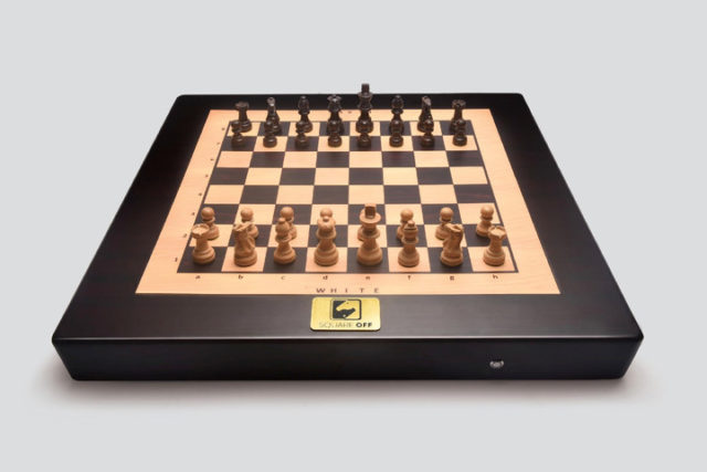 piezas ajedrez se mueven solas square off the most evolved chess board ever 720x480 c