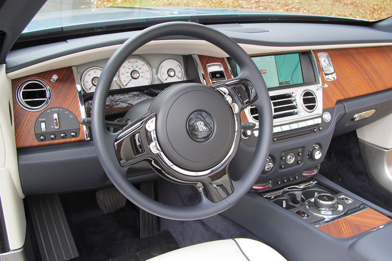 rolls royce dawn 2016 comodidad steering wheel 2 800x533 c