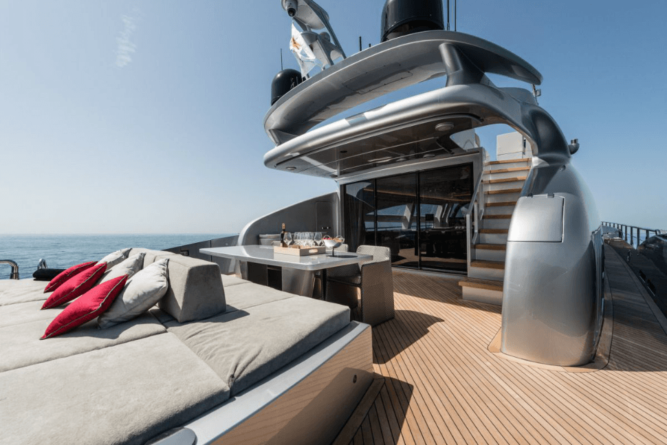 super yate para vacaciones de lujo ab yachts ab100 deck2 970x647 c