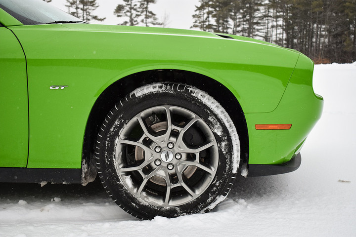 challenger gt awd 2017 dodge front tire 2 970x647 c 720x480