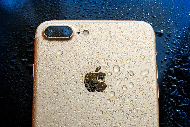 patente apple iphone waterproof2 640x0