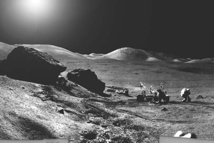 Foto de astronauta sobre la luna en misión de Apolo 17