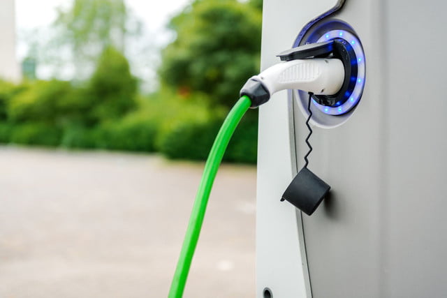francia prohibe venta autos gasolina 43900793 electric vehicle charging station 2 640x0