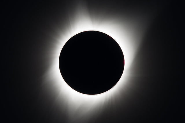 Foto del eclipse en el momento de la totalidad