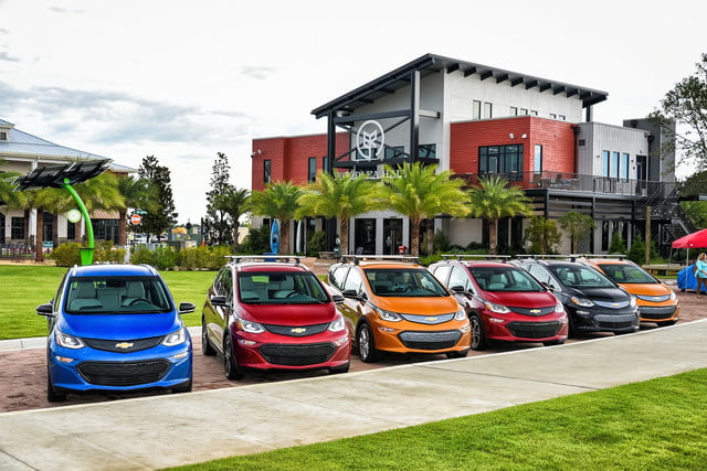gm compromiso 2023 vehiculos electricos the chevrolet bolt ev media program at babcock ranch friday july 21 2017 on floridas 
