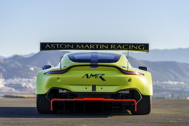 aston martin carreras vantage gte racing 2018 09 640x427 c
