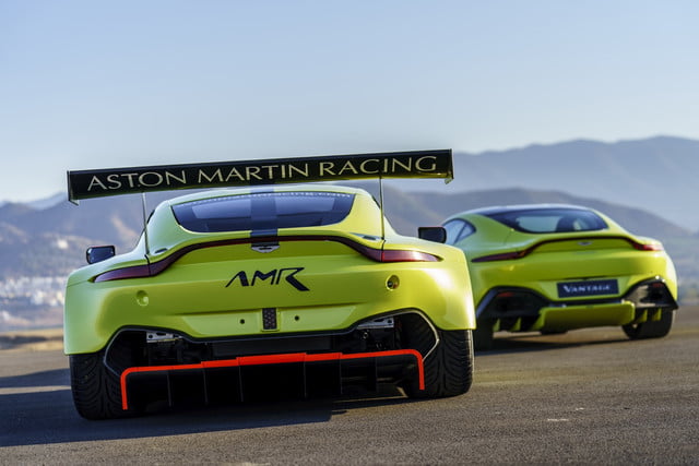 aston martin carreras vantage gte racing 2018 03 640x427 c