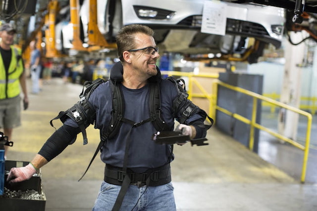 exoesqueleto eksovest ford robot exoskeleton technology pilot 5 720x480 c