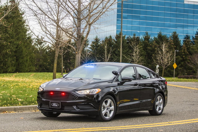 carro policia plu in energi special service plug hybrid sedan 640x0