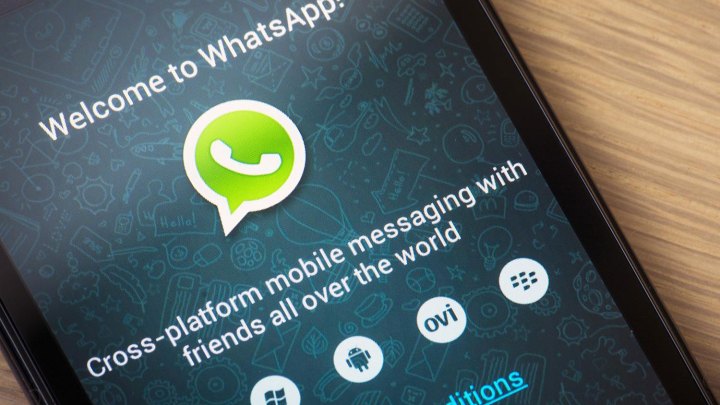 whatsapp logo en el telefono