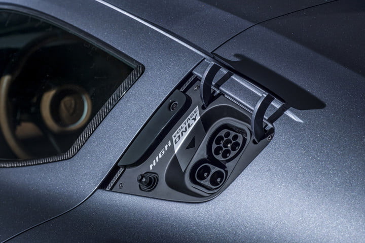 rimac concept two 1900 caballos c studio detail 02 1 720x480