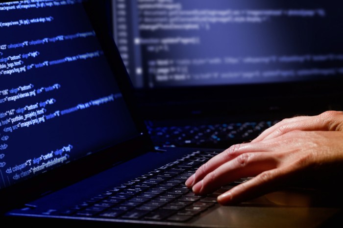 equifax ciber ataque masivo hack hacker in front of computer hacking hacked 1200x0