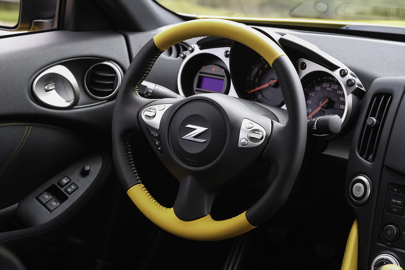 nissan 370z 2018 prueba 37oz press steering wheel 800x533 c