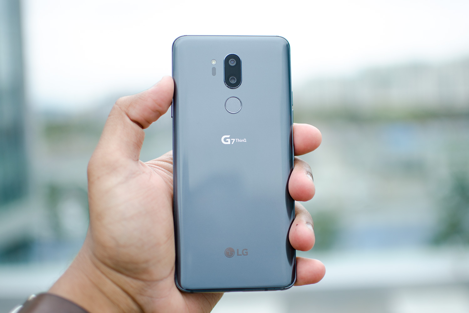 revision lg g7 thinq hands on back full window