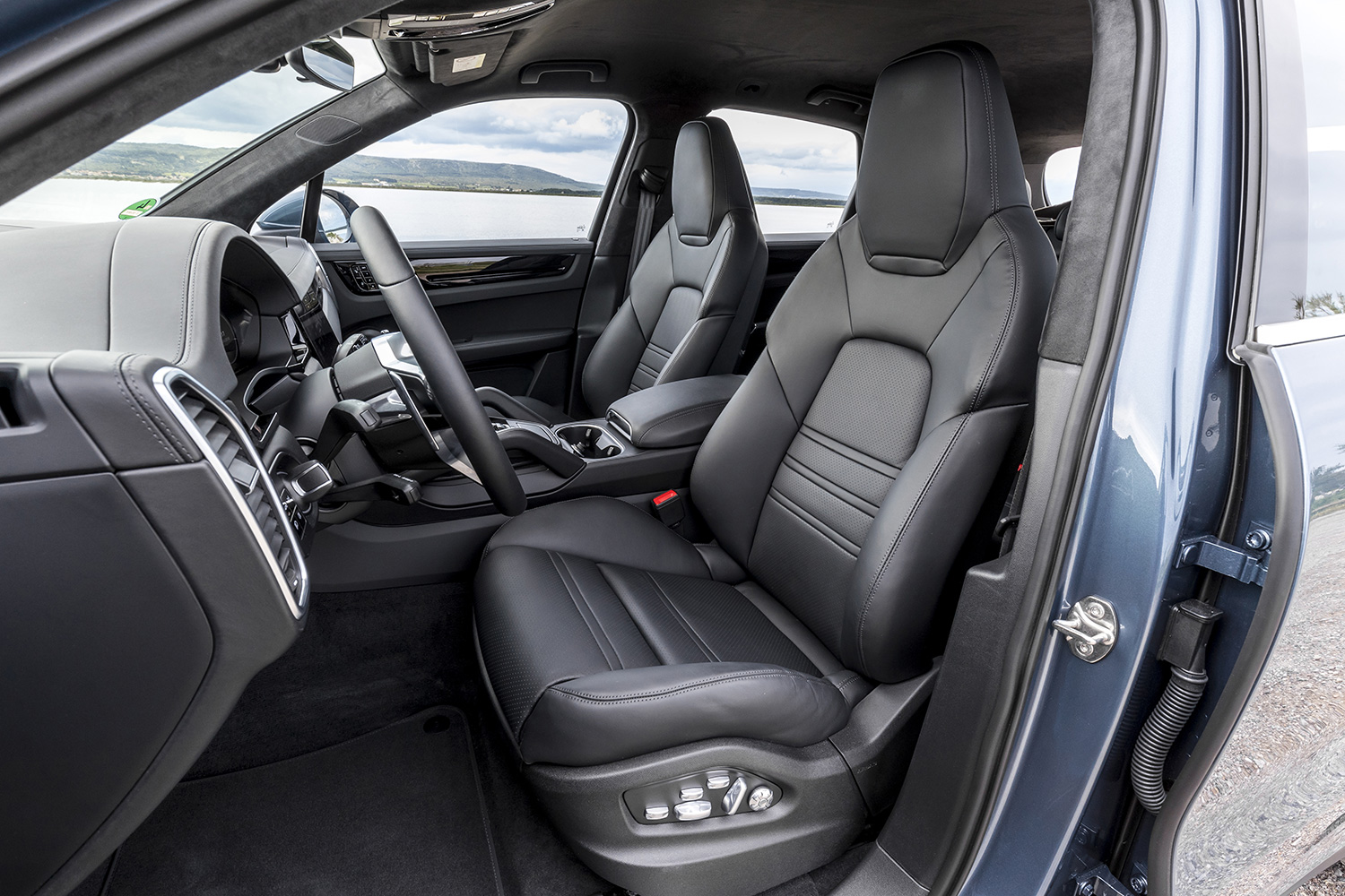 nuevo porsche cayenne e hybrid 2019 seats 720x720
