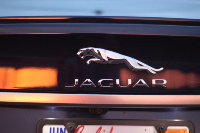 revision jaguar xf r sport 2018  modelo