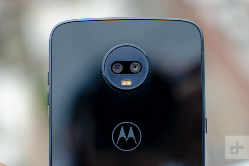 revision moto z3 play hands on camera lens 800x533 c