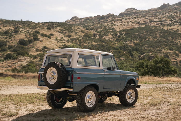 ford bronco old school br icon classic 1  v1 current 700x467 c