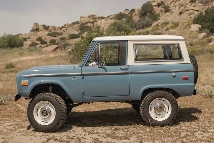 ford bronco old school br icon classic 29 v1 current 700x467 c