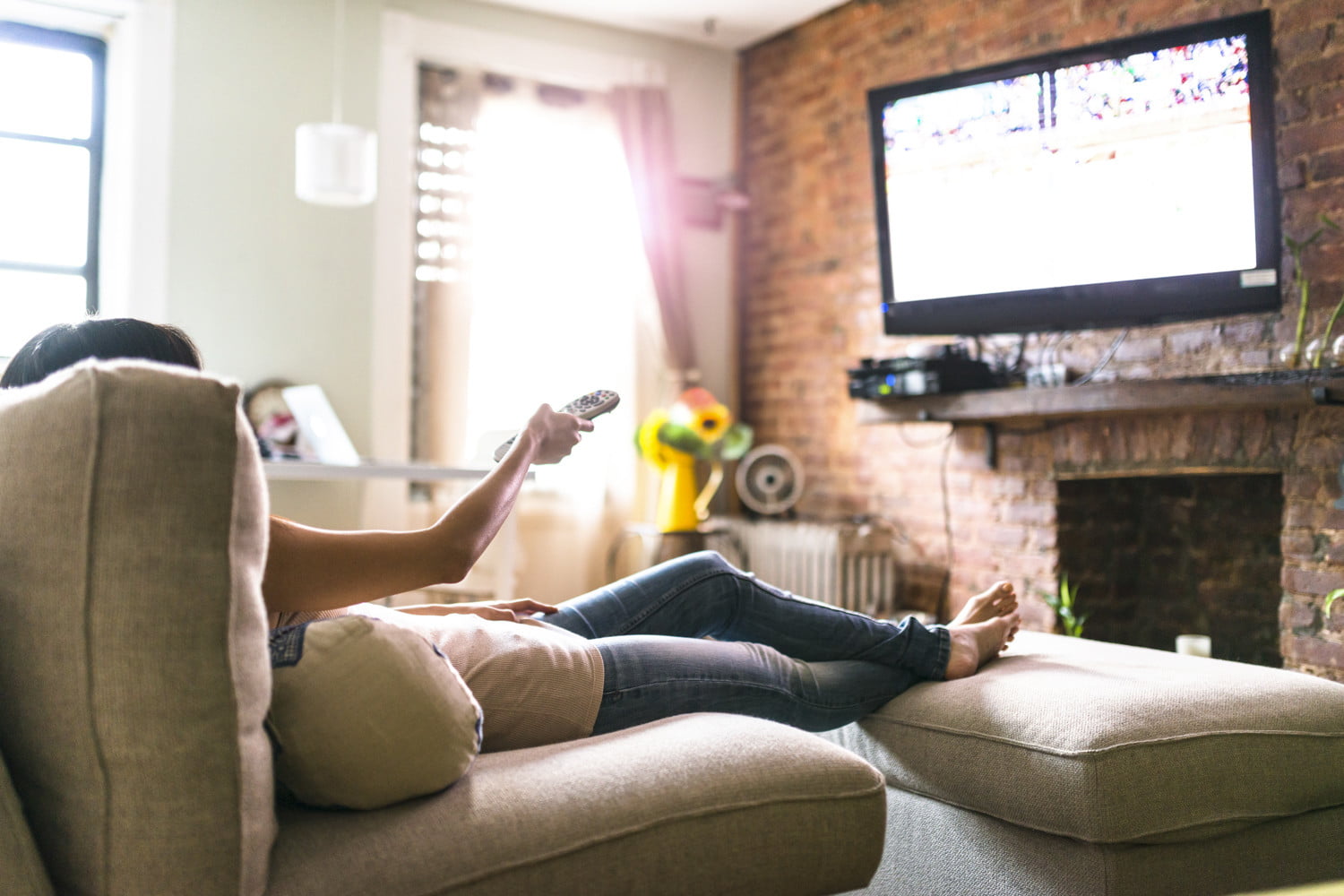 Lo que debes saber antes de Colgar un TV a la Pared.  Tv en pared,  Televisión en la pared, Montaje en pared de tv