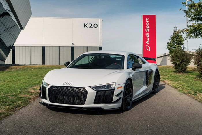 audi r8 v10 plus coupe competition 2018 package 4828 700x467 c