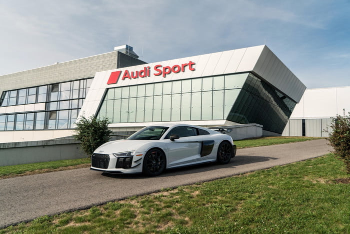 audi r8 v10 plus coupe competition 2018 package 4829 700x467 c