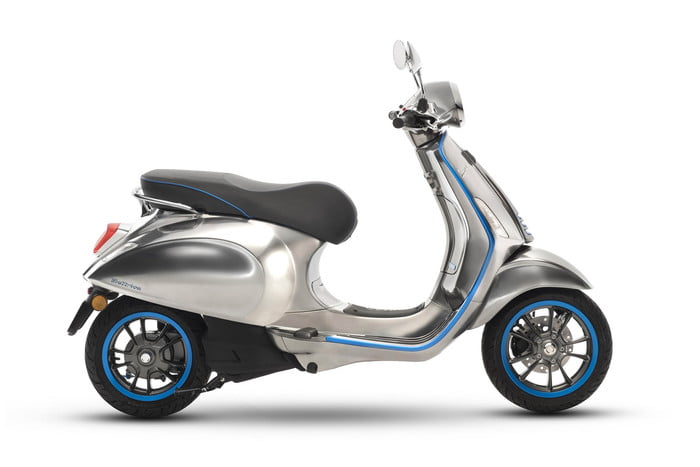 piaggio scooter vespa electrica 2018 elettrica 2 700x467 c